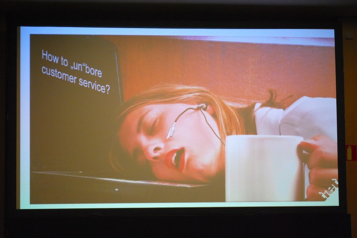 Ich sitze im Büro, also arbeite ich?