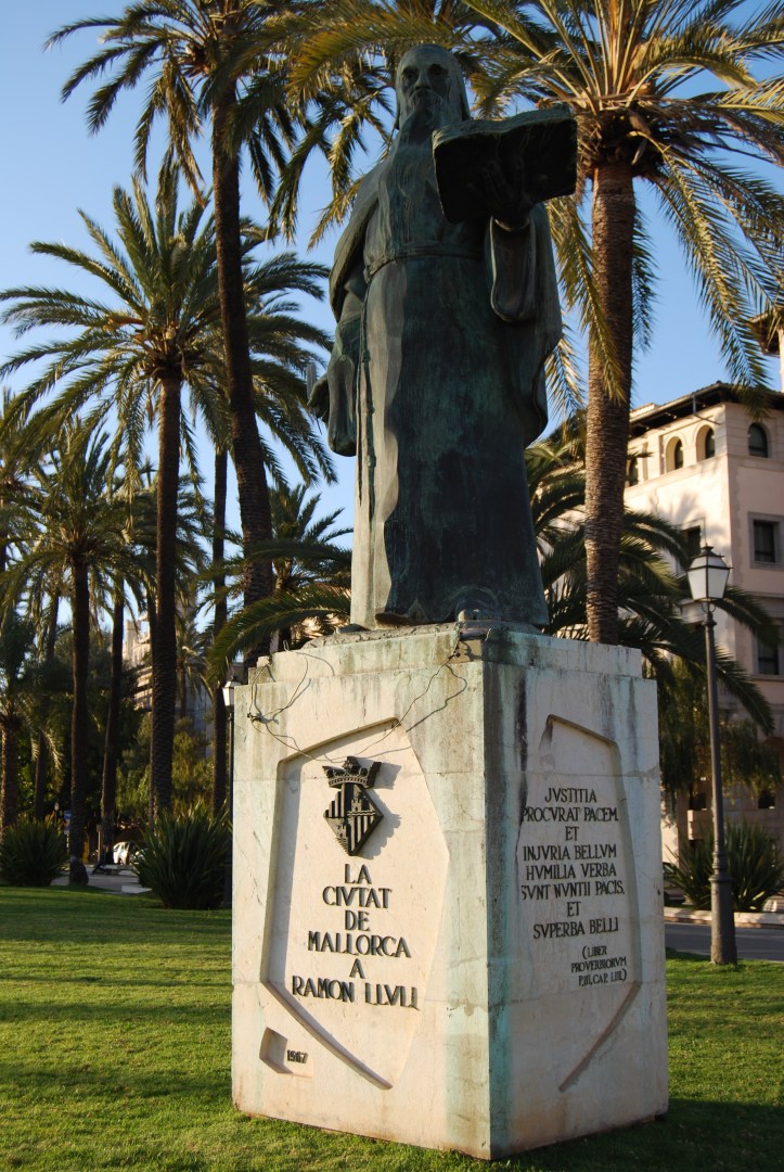 Der Kombinatoriker Lullus - Denkmal in Palma de Mallorca - fast jeder geht bei seinem Malle-Urlaub an ihm vorbei, kaum einer kennt sein Lebenswerk - tragisch.